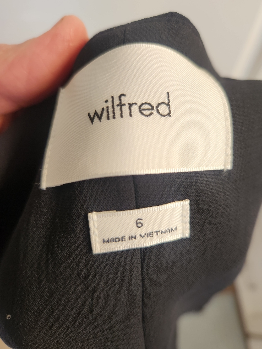 Wilfred (Aritzia) Black Button-Front Tailored Vest - Picture 2 of 6